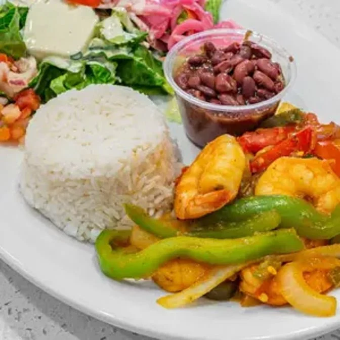 Fajitas de Camárón - Sizzling shrimp fajitas with peppers and onions